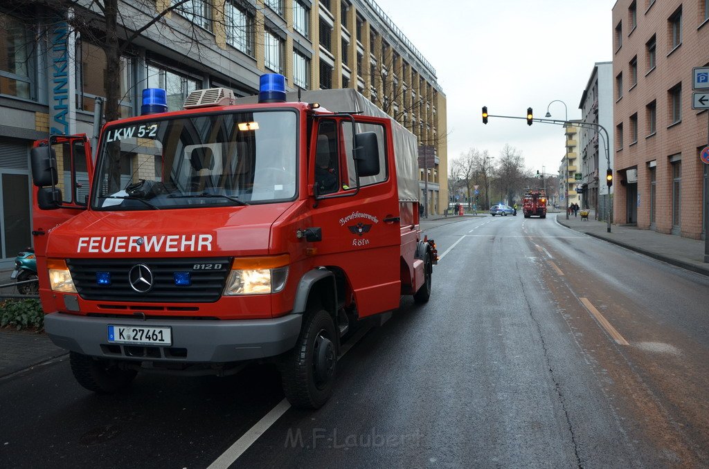 Stadtbus fing Feuer Koeln Muelheim Frankfurterstr Wiener Platz P330.JPG
